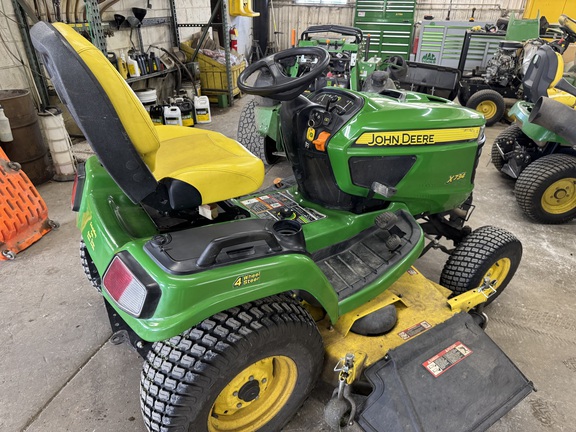 2014 John Deere X734 - Photo8