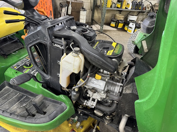 2014 John Deere X734 - Photo6