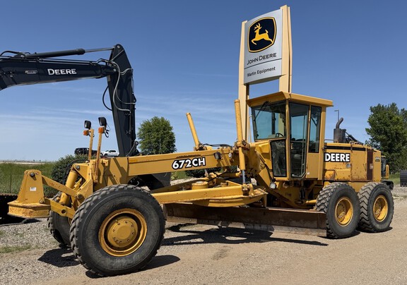 Photo of a 1997 John Deere 672CH