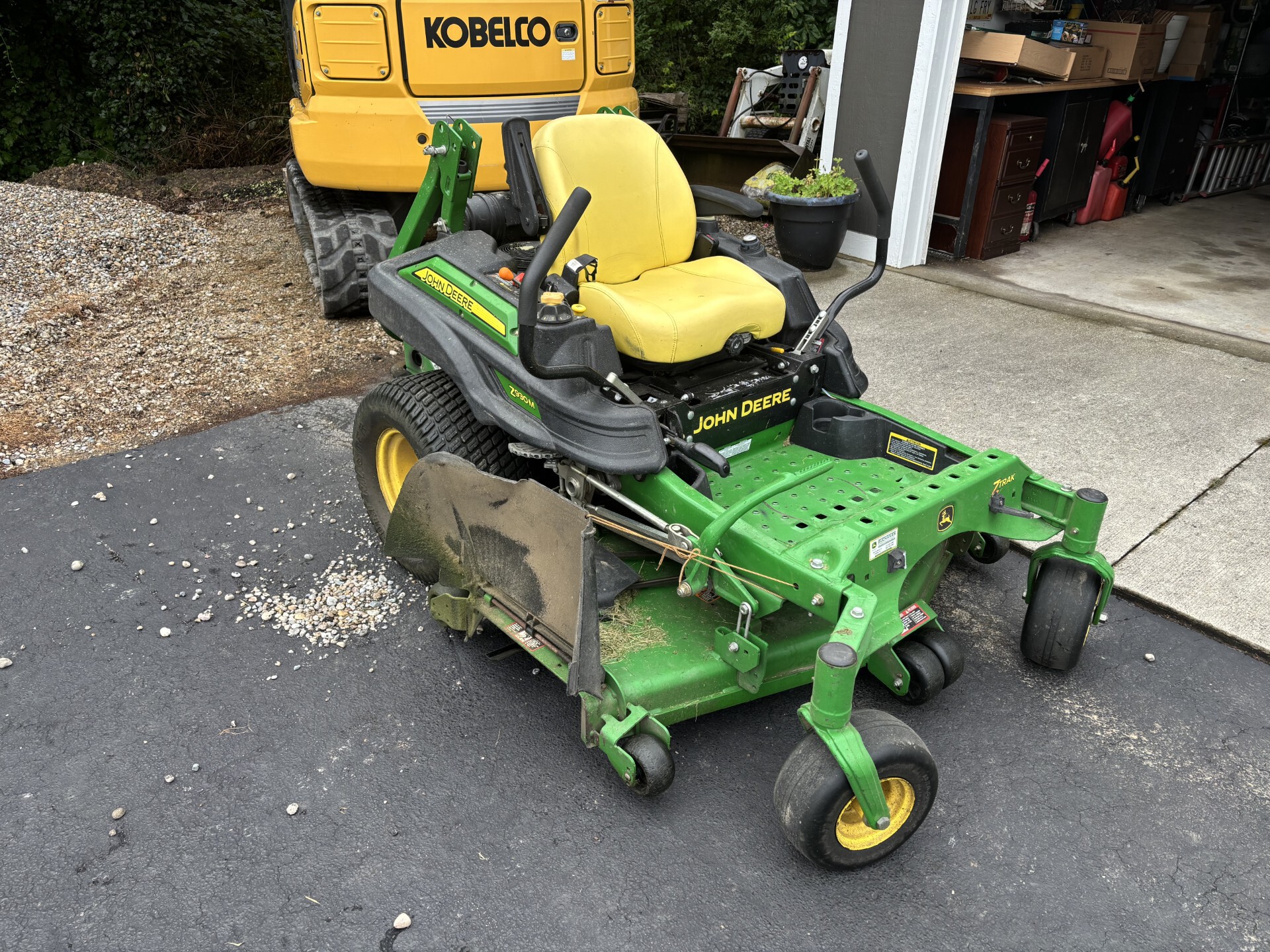Used 2013 John Deere Z930M Zero Turn Mowers at Koenig Equipment in Germantown, OH - PhotoXL3