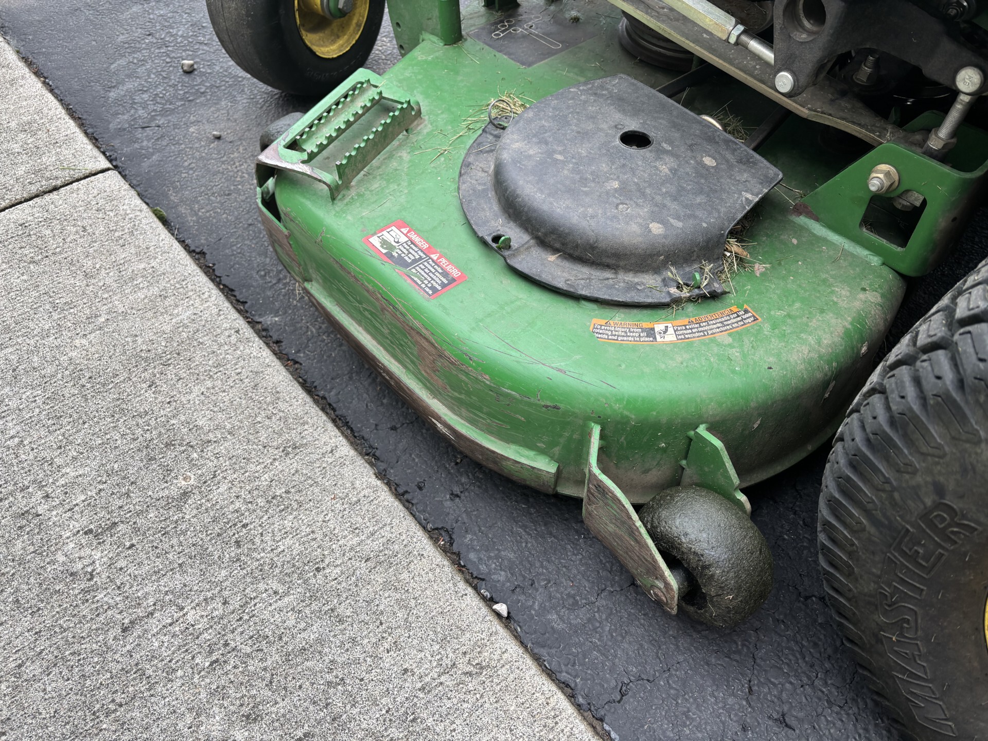 Used 2013 John Deere Z930M Zero Turn Mowers at Koenig Equipment in Germantown, OH - PhotoXL16