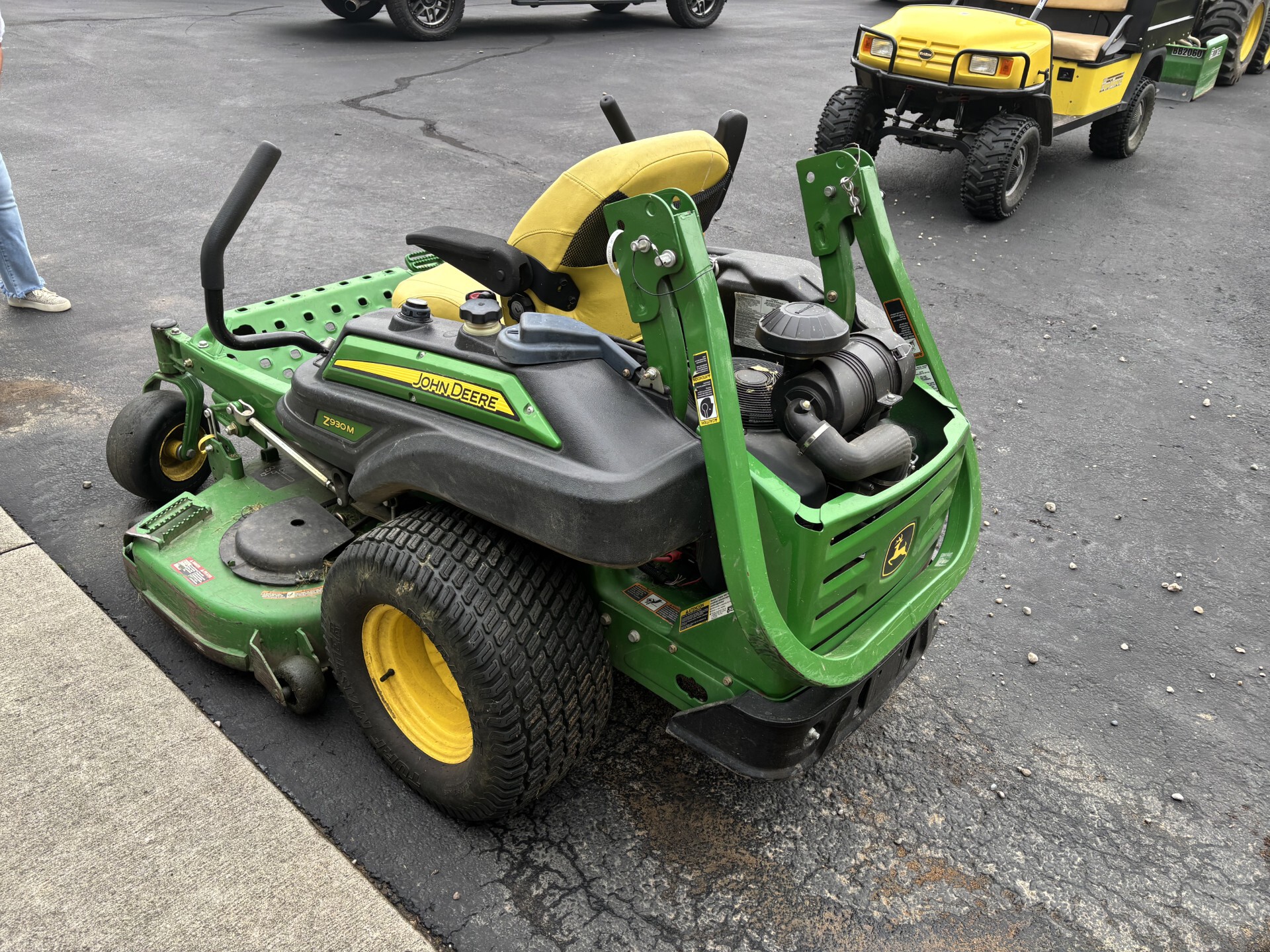 Used 2013 John Deere Z930M Zero Turn Mowers at Koenig Equipment in Germantown, OH - PhotoXL2