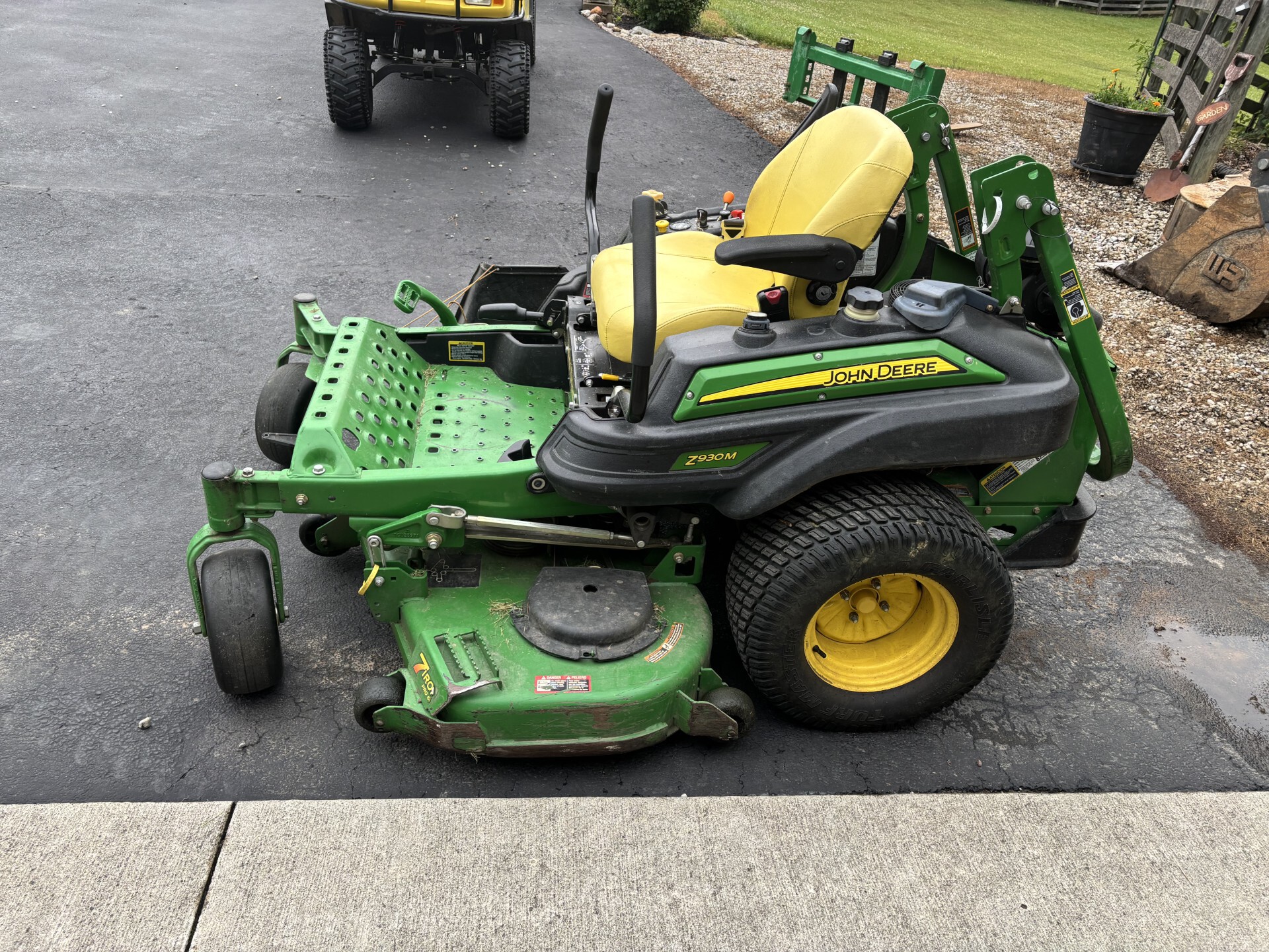 Used 2013 John Deere Z930M Zero Turn Mowers at Koenig Equipment in Germantown, OH - PhotoXL1