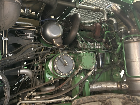 Used 2015 John Deere 8600 Self Propelled Forage Harvesters at Horizon Ag & Turf in Westlock, AB - Photo6