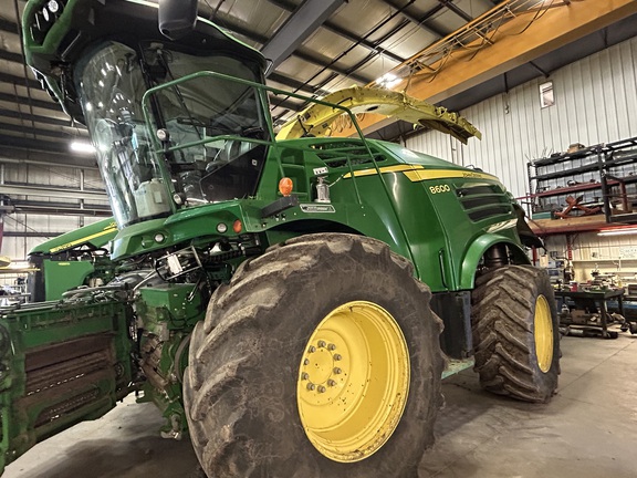 Used 2015 John Deere 8600 Self Propelled Forage Harvesters at Horizon Ag & Turf in Westlock, AB - Photo3