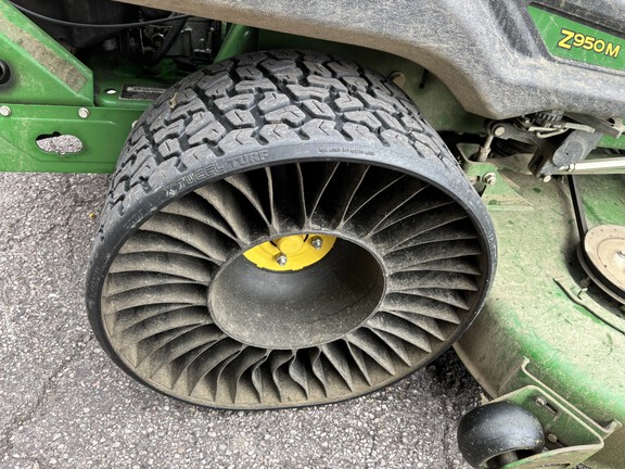 Used 2019 John Deere Z950M Zero Turn Mowers at Koenig Equipment in Germantown, OH - Photo7
