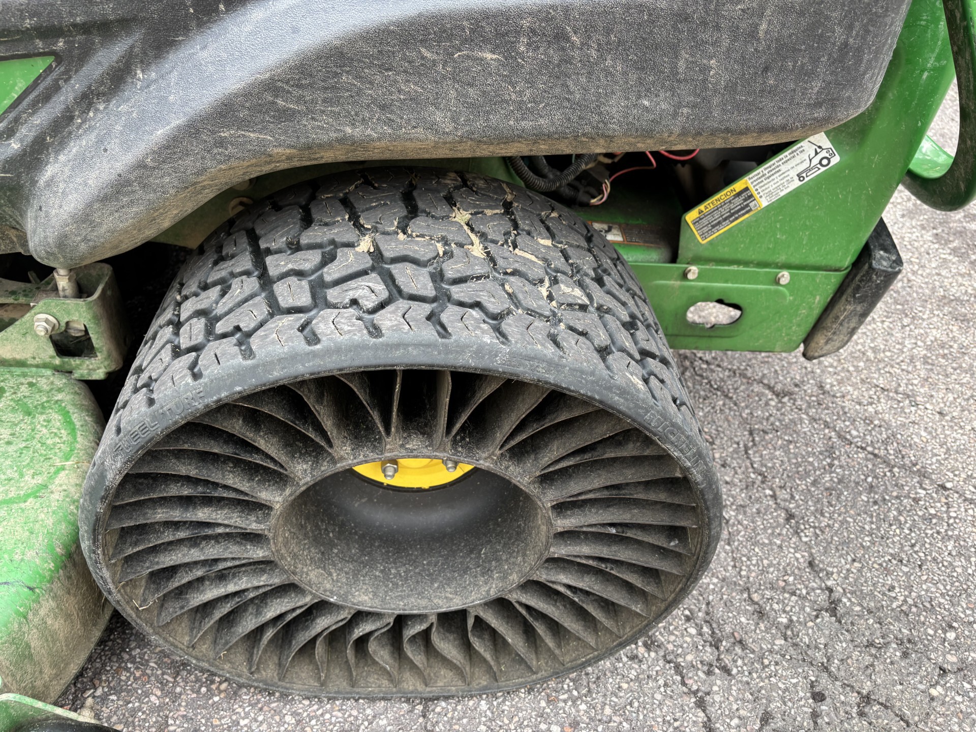 Used 2019 John Deere Z950M Zero Turn Mowers at Koenig Equipment in Germantown, OH - PhotoXL6