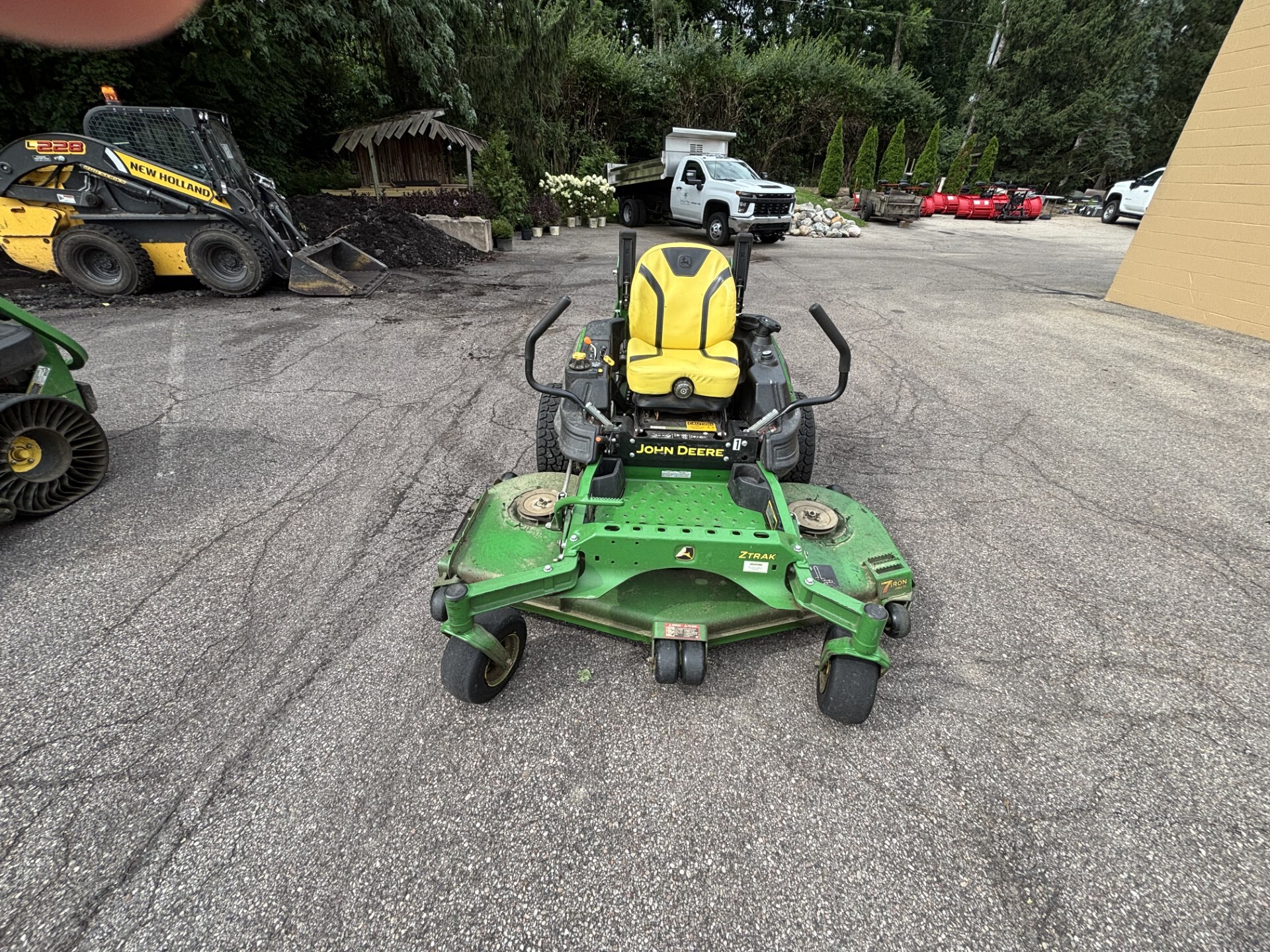 Used 2019 John Deere Z950M Zero Turn Mowers at Koenig Equipment in Germantown, OH - PhotoXL18
