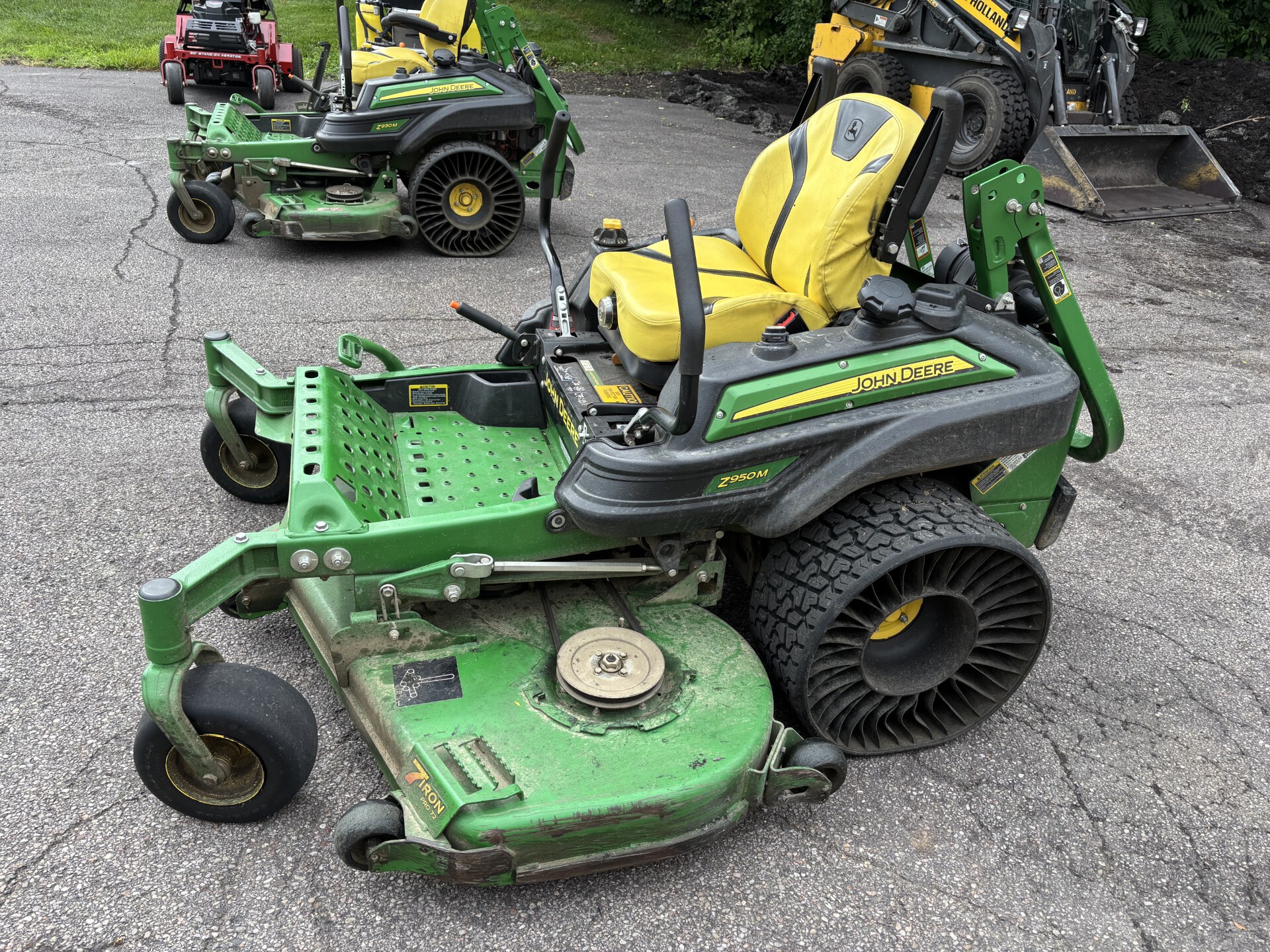 Used 2019 John Deere Z950M Zero Turn Mowers at Koenig Equipment in Germantown, OH - PhotoXL2