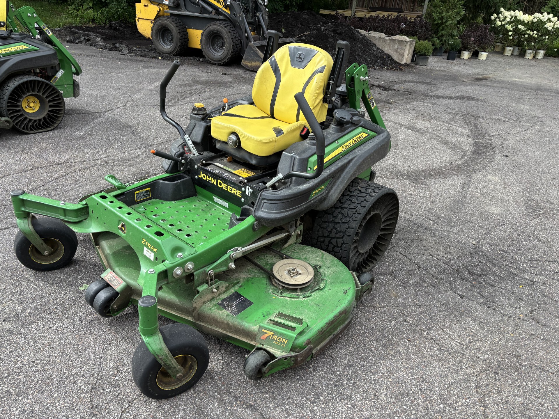 Used 2019 John Deere Z950M Zero Turn Mowers at Koenig Equipment in Germantown, OH - PhotoXL17