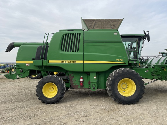 2009 John Deere T670