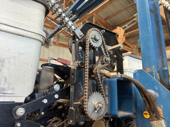 Used 2014 Kinze 3500 Planters: Drawn at Koenig Equipment in Urbana, OH - Photo18