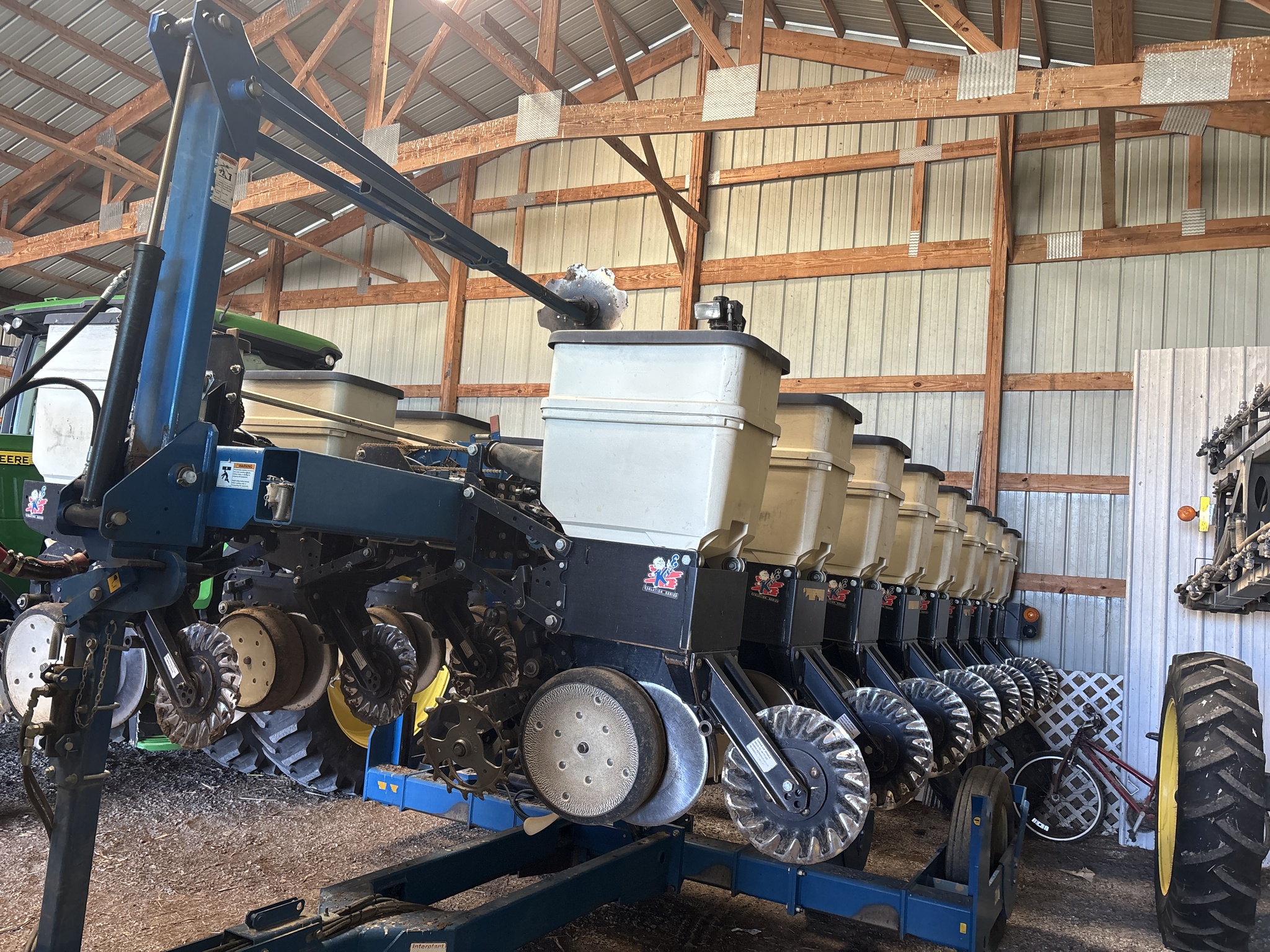 Used 2014 Kinze 3500 Planters: Drawn at Koenig Equipment in Urbana, OH - PhotoXL1