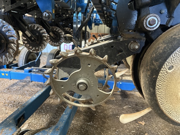 Used 2014 Kinze 3500 Planters: Drawn at Koenig Equipment in Urbana, OH - Photo7