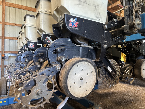 Used 2014 Kinze 3500 Planters: Drawn at Koenig Equipment in Urbana, OH - Photo8