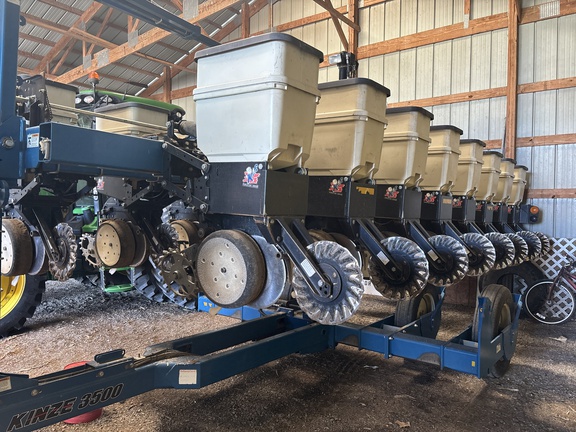 Used 2014 Kinze 3500 Planters: Drawn at Koenig Equipment in Urbana, OH - Photo2