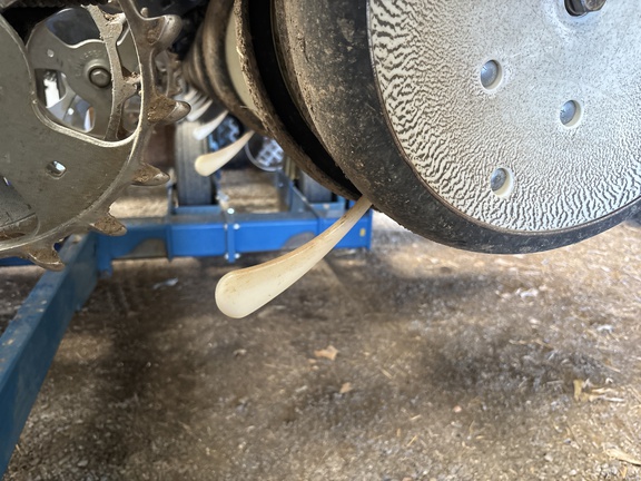 Used 2014 Kinze 3500 Planters: Drawn at Koenig Equipment in Urbana, OH - Photo9