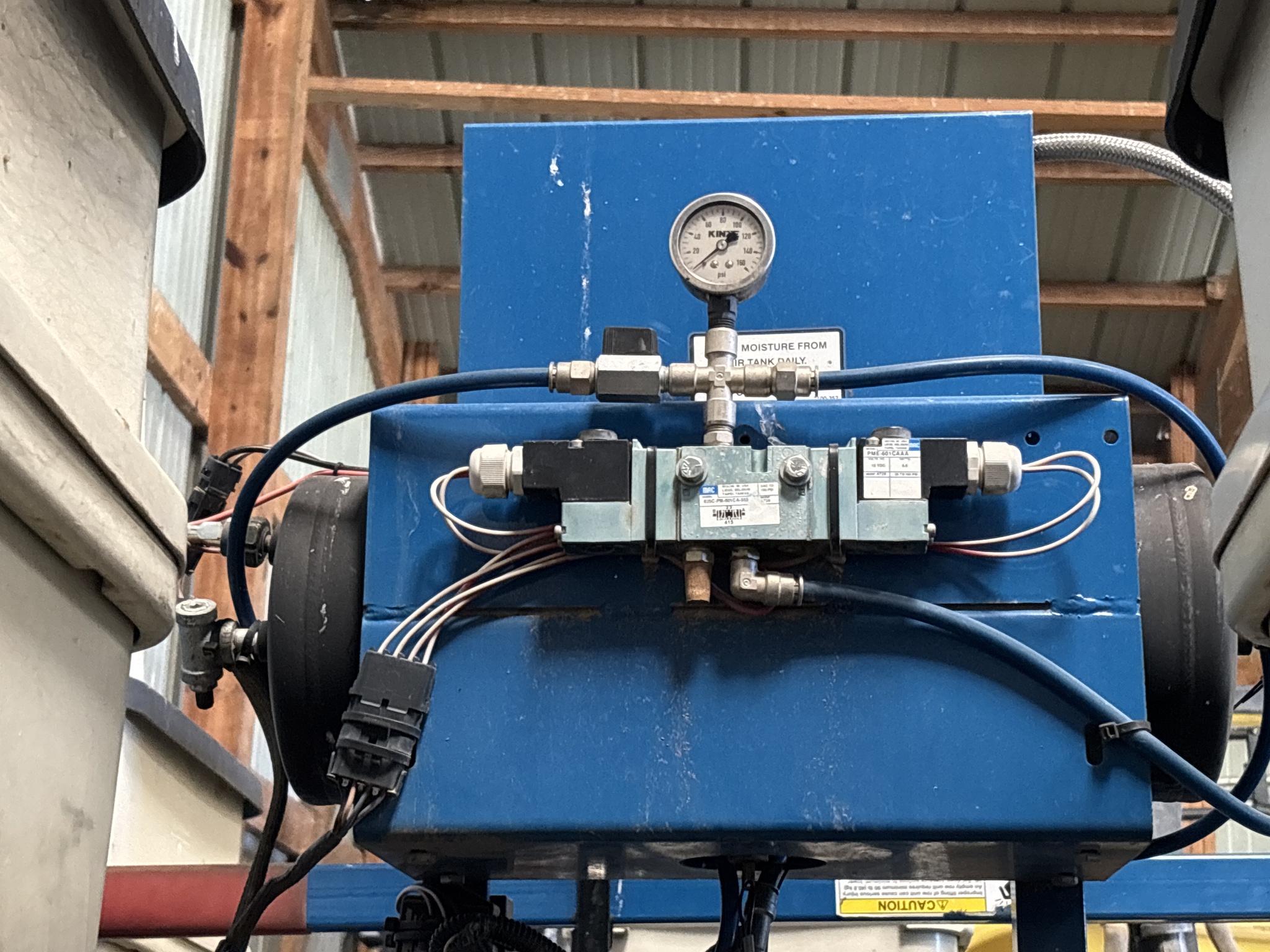 Used 2014 Kinze 3500 Planters: Drawn at Koenig Equipment in Urbana, OH - PhotoXL10