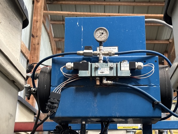 Used 2014 Kinze 3500 Planters: Drawn at Koenig Equipment in Urbana, OH - Photo10