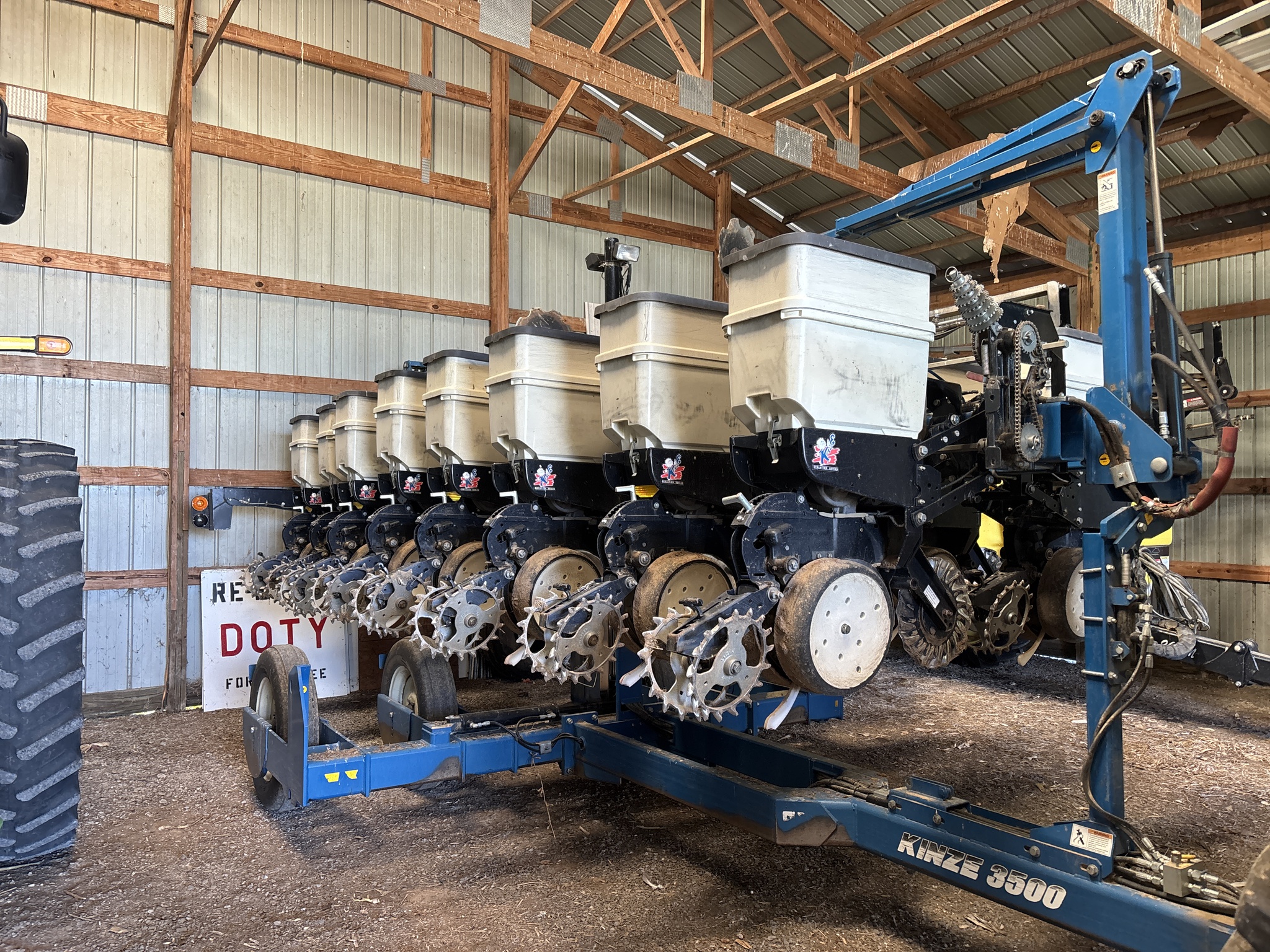 Used 2014 Kinze 3500 Planters: Drawn at Koenig Equipment in Urbana, OH - PhotoXL4