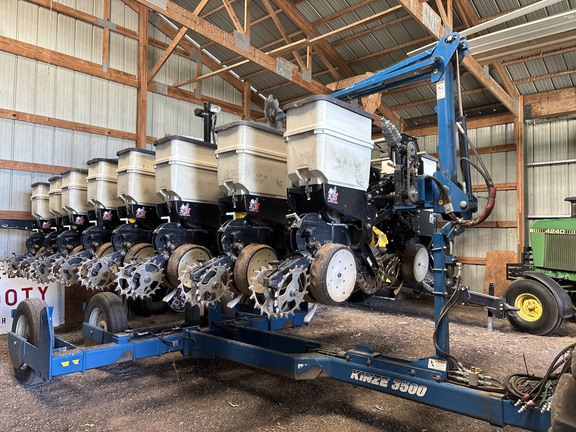 Used 2014 Kinze 3500 Planters: Drawn at Koenig Equipment in Urbana, OH - Photo17