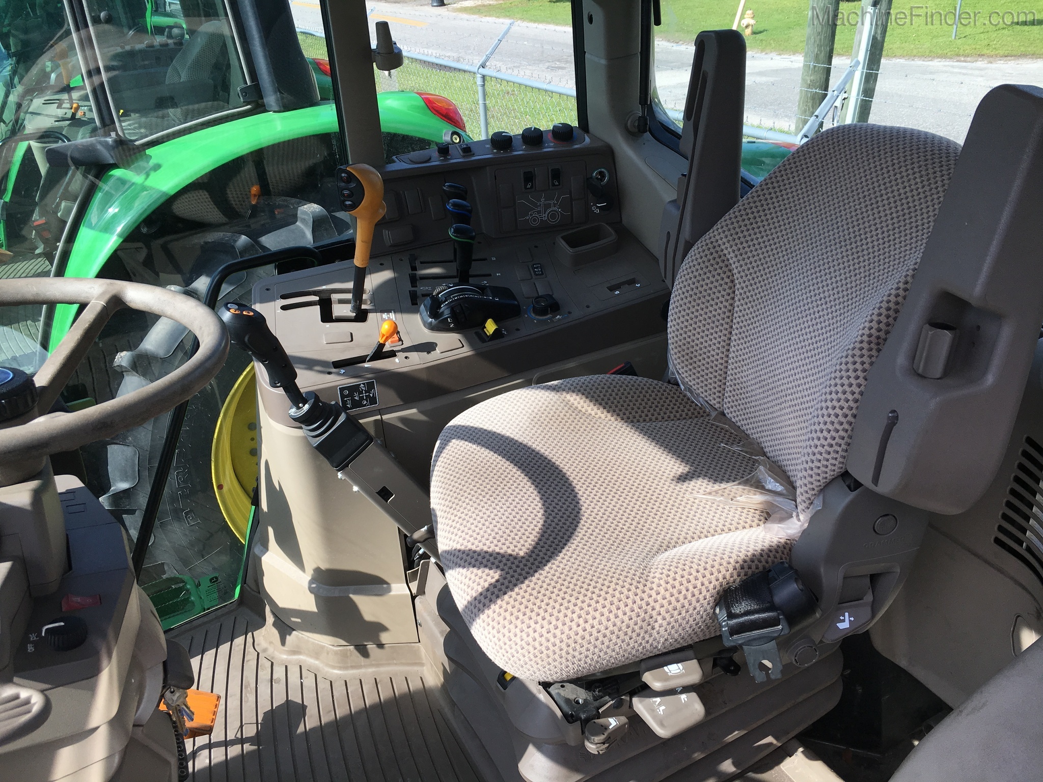 2016 John Deere 6155M Image 13