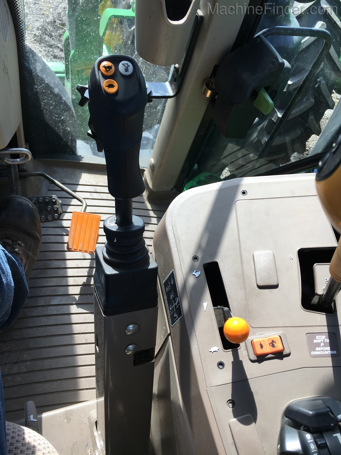 2016 John Deere 6155M Image 10