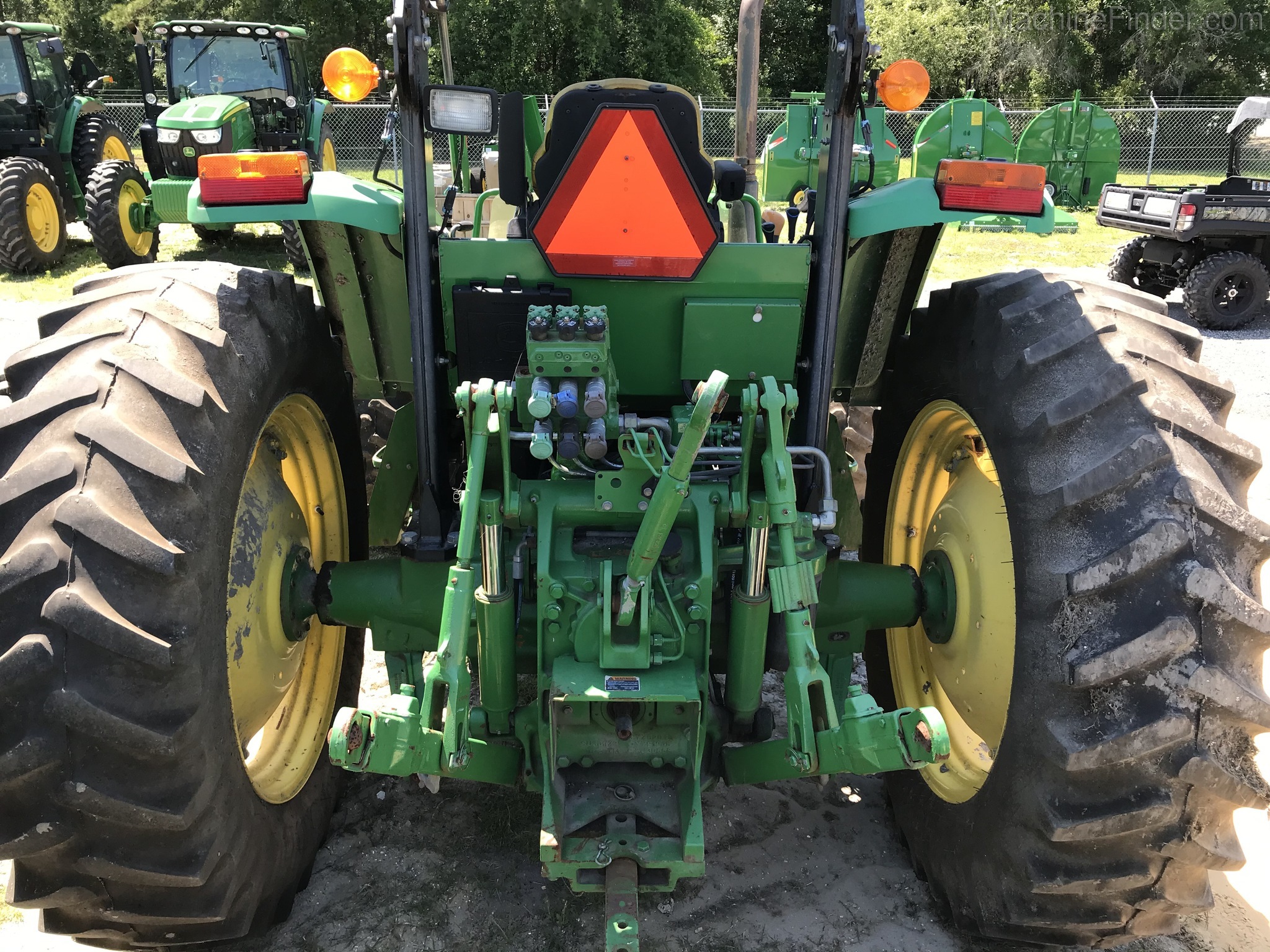 2013 John Deere 6105D Image 3
