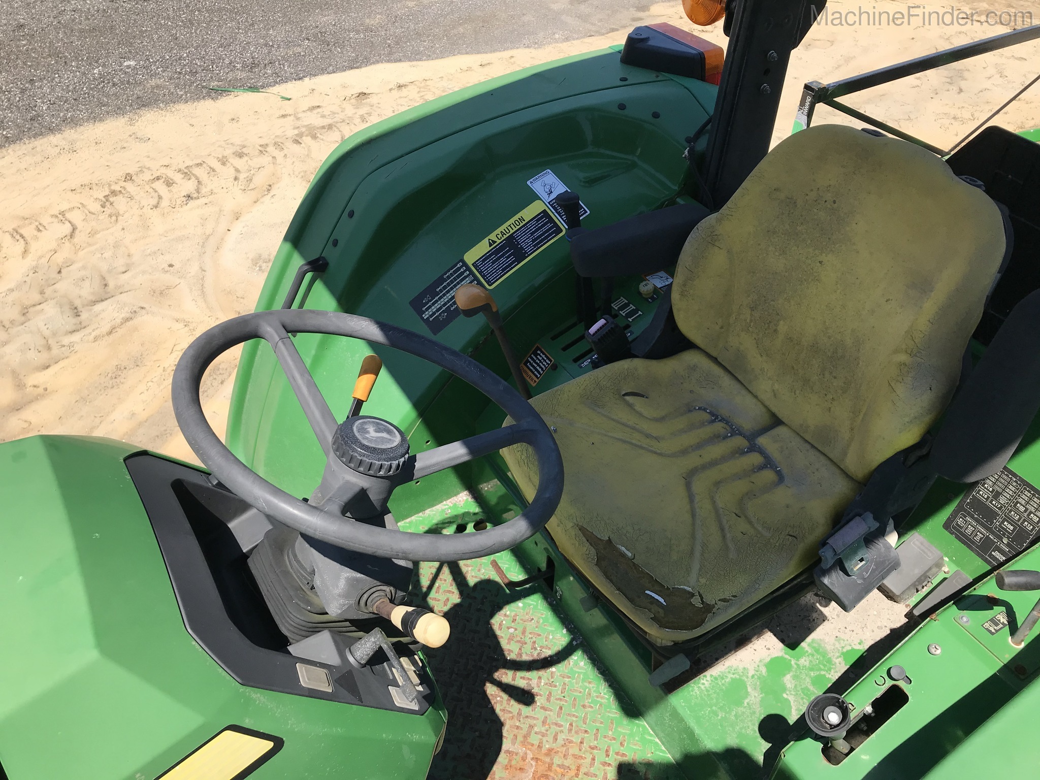 2013 John Deere 6105D Image 5