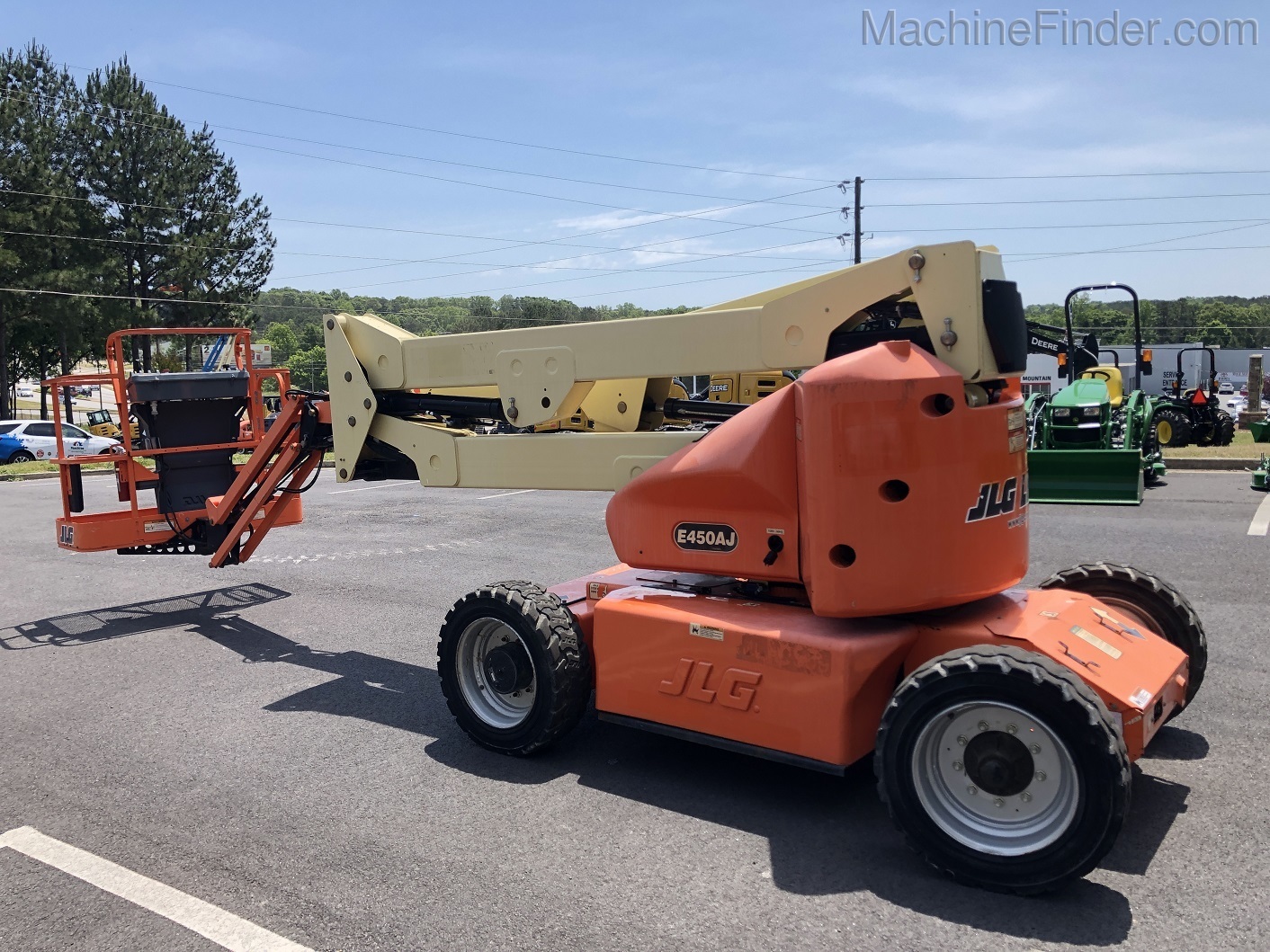 2013 JLG E450AJ Image 3