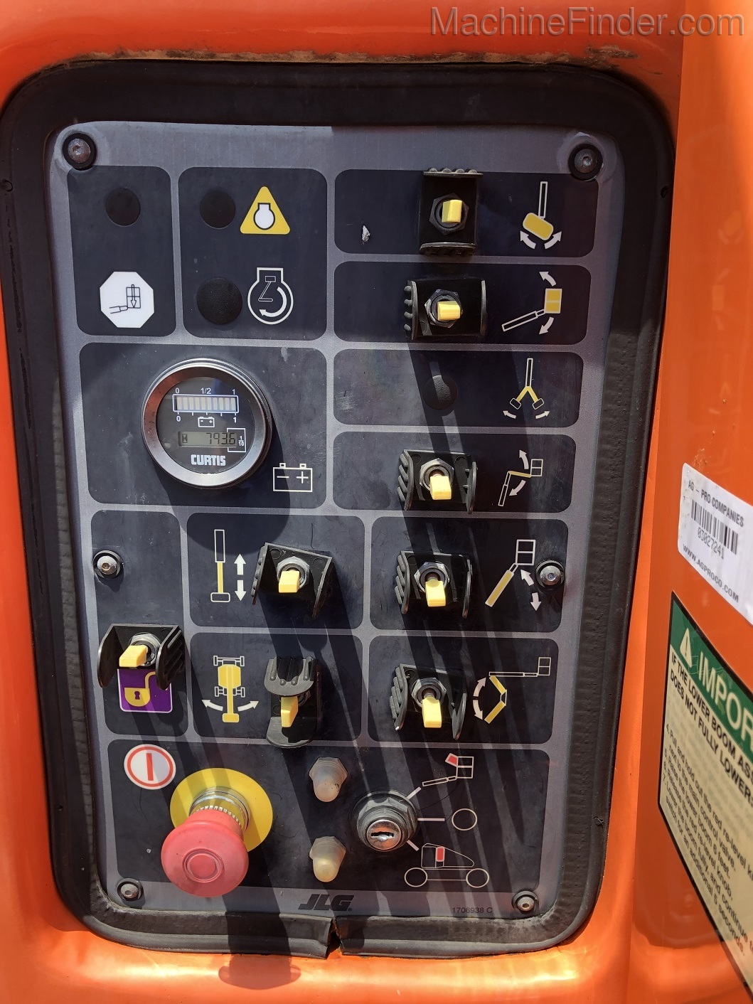 2013 JLG E450AJ Image 5