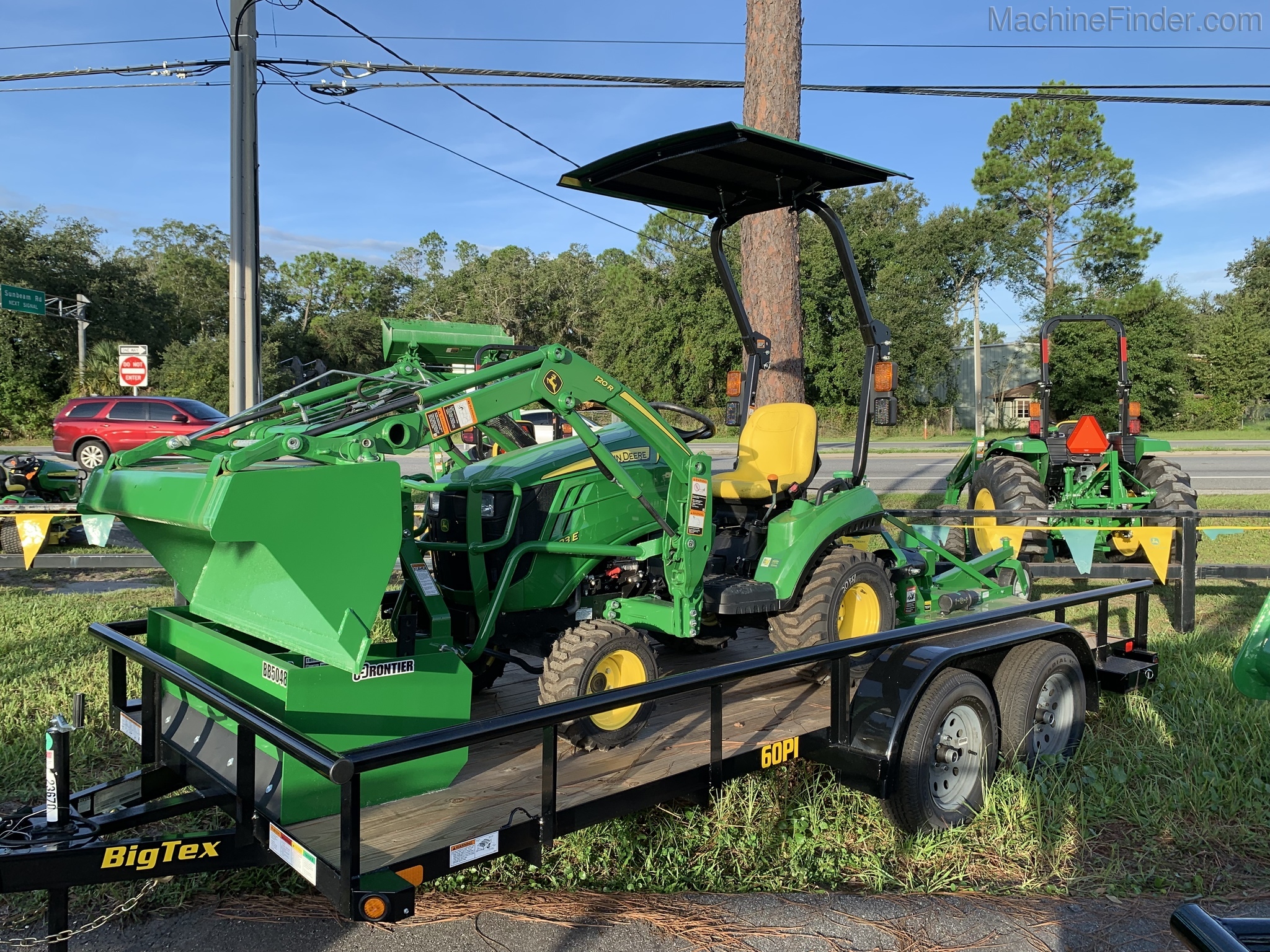 2020 John Deere 1023E Image 1