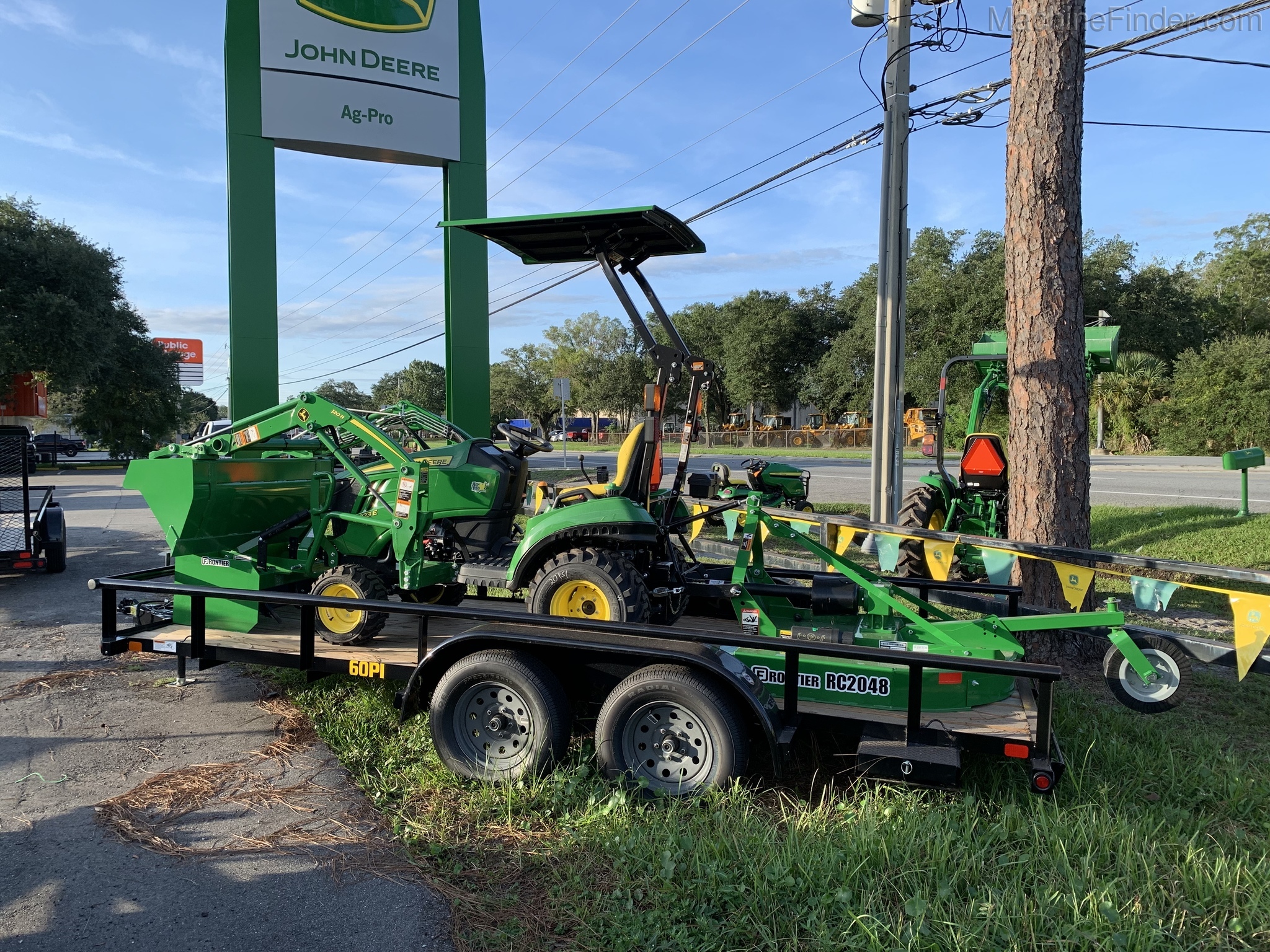 2020 John Deere 1023E Image 2