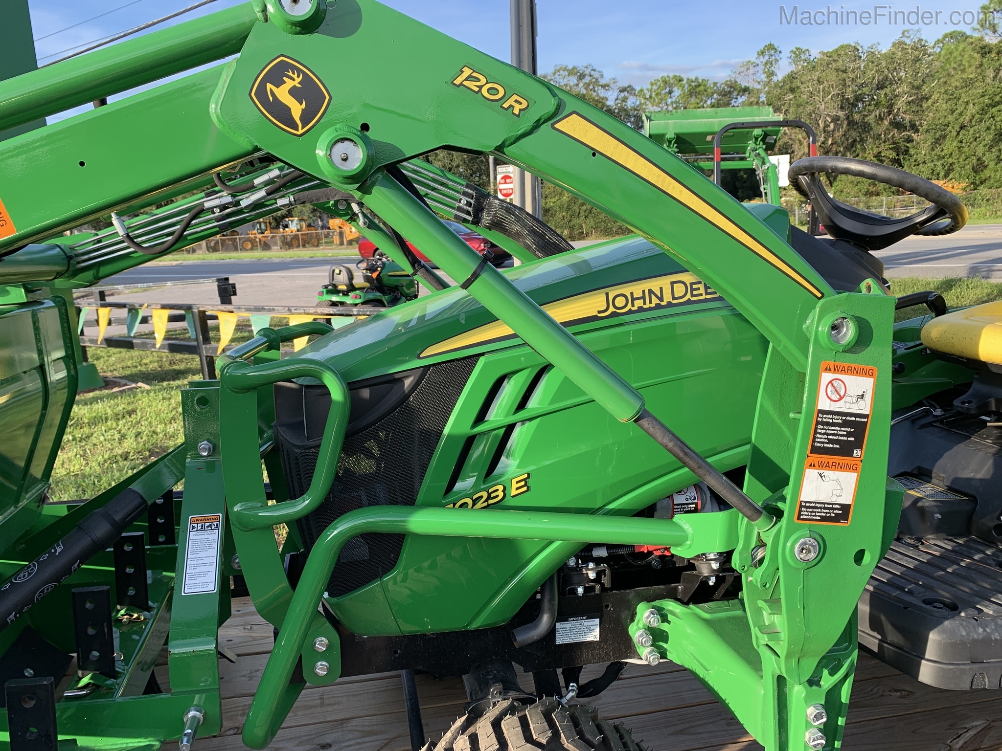 2020 John Deere 1023E Image 4