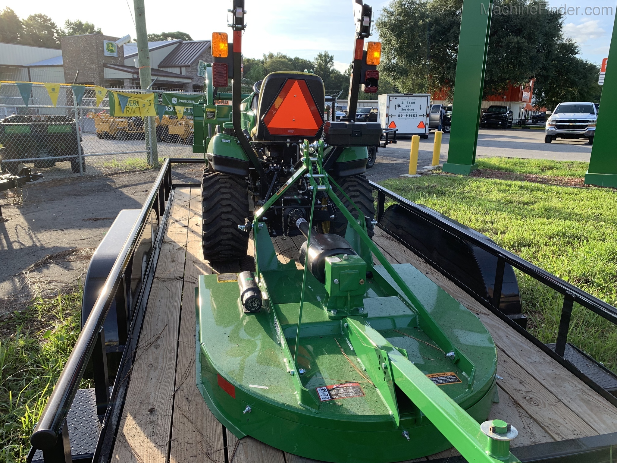 2020 John Deere 1023E Image 6