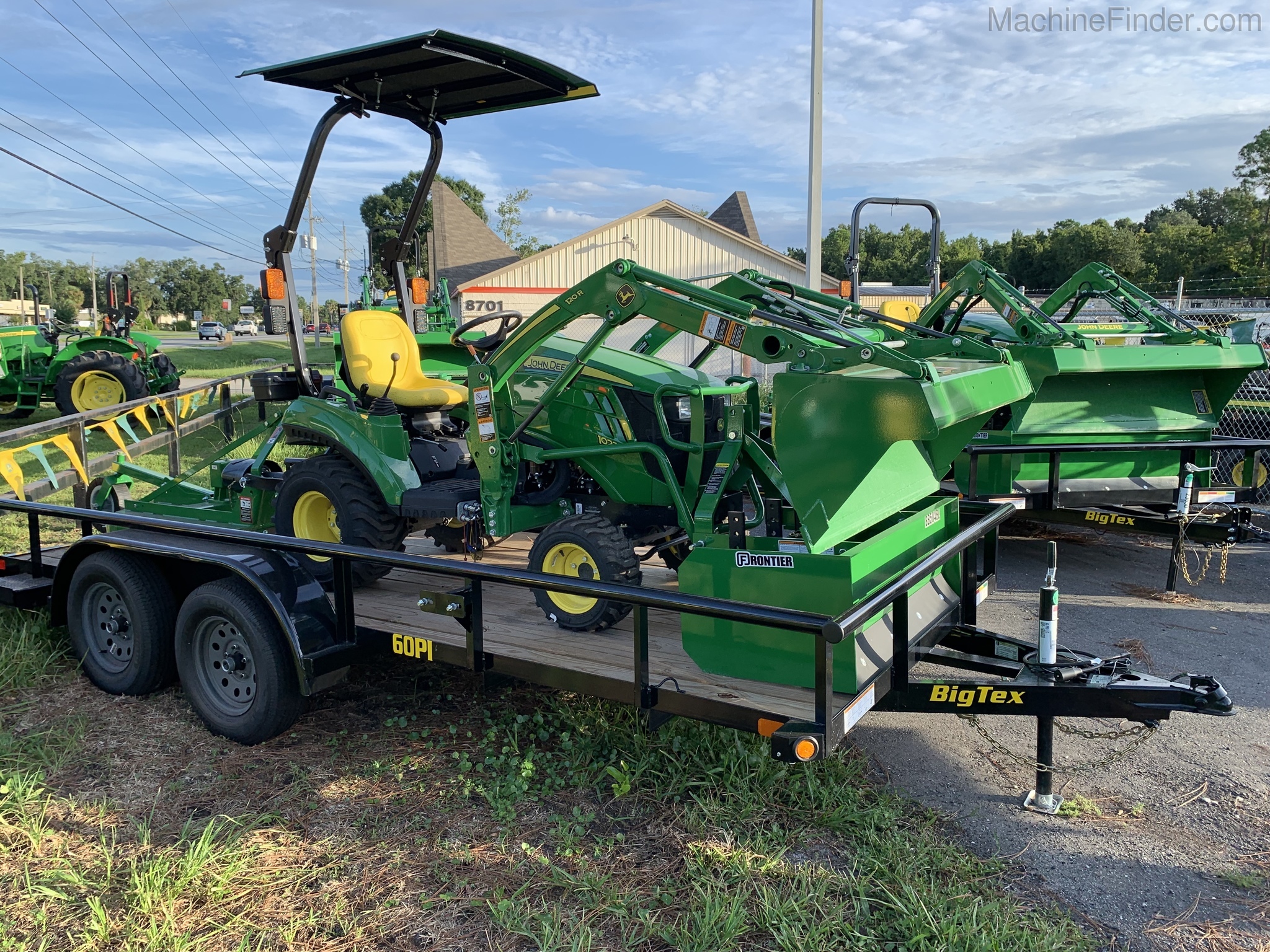 2020 John Deere 1023E Image 7