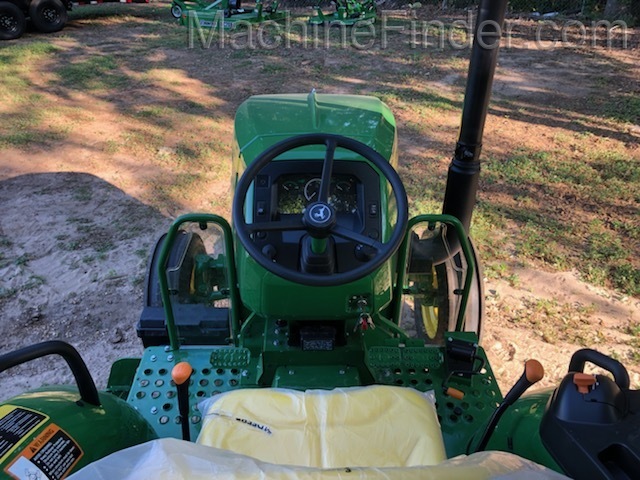 2020 John Deere 5045E Image 3