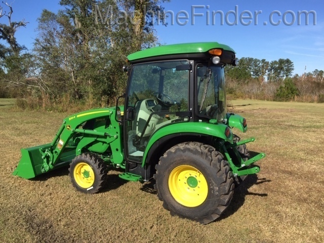 2020 John Deere 3046R Image 2