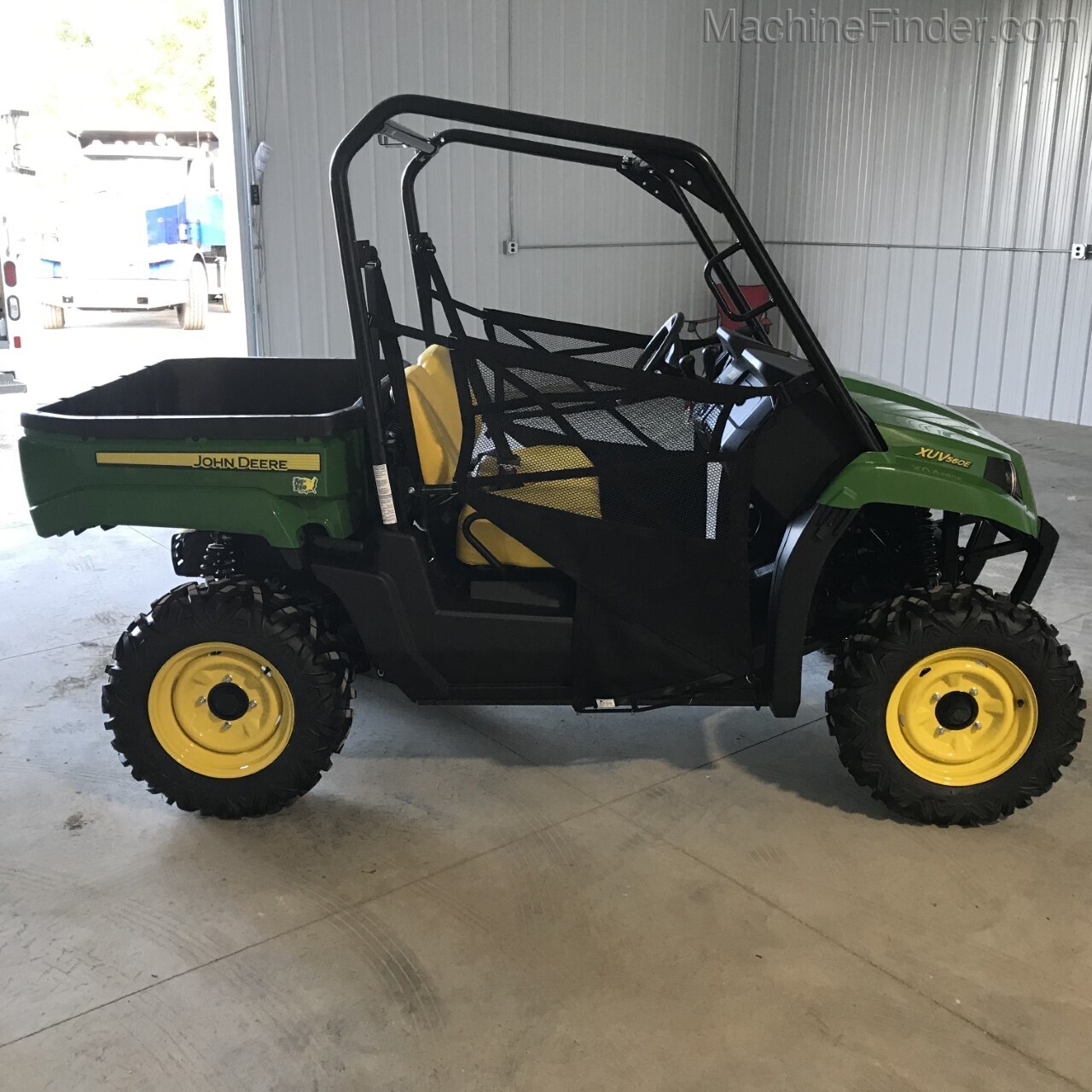 2021 John Deere 560E Image 3