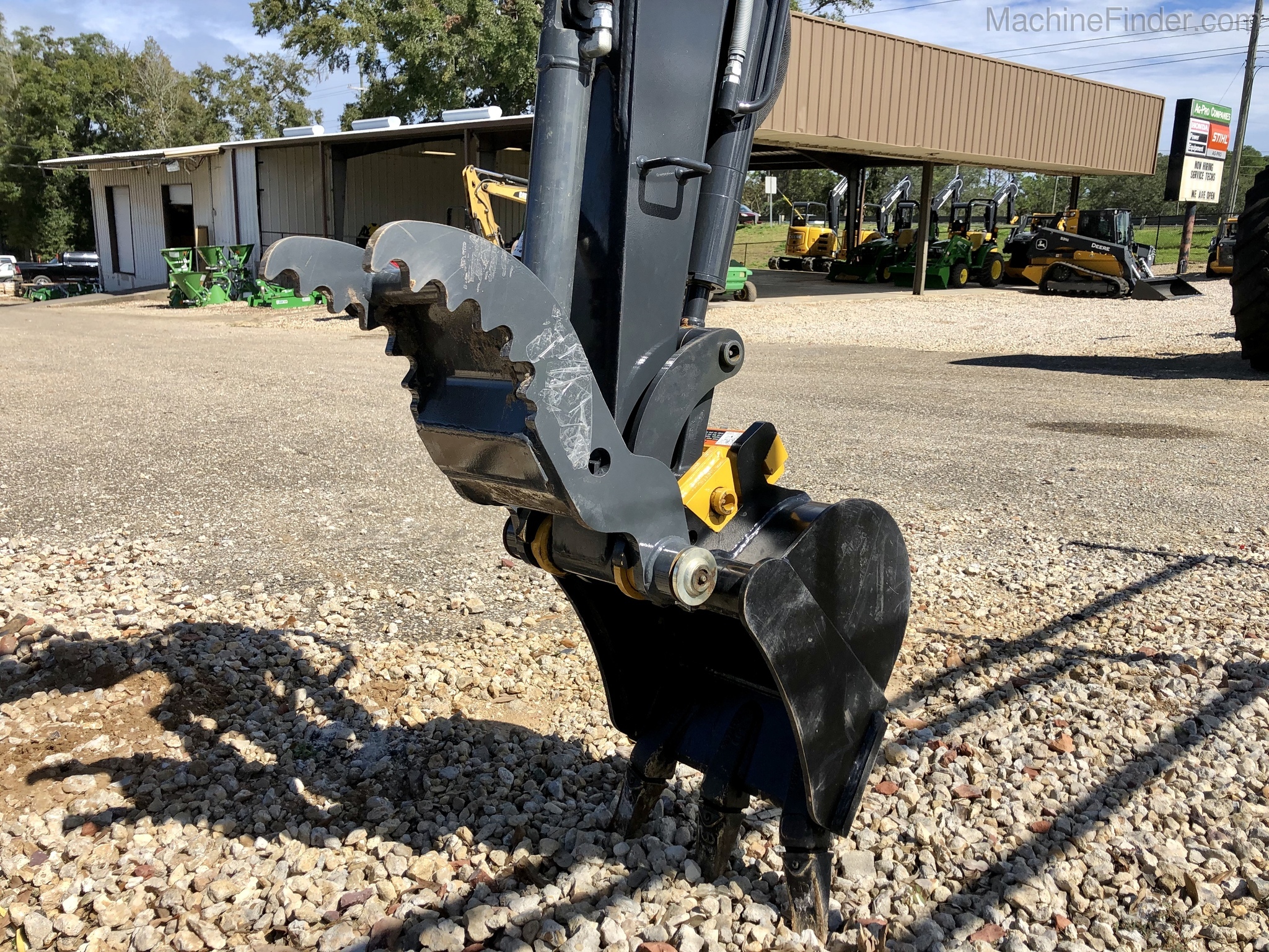 2020 John Deere 17G Image 4