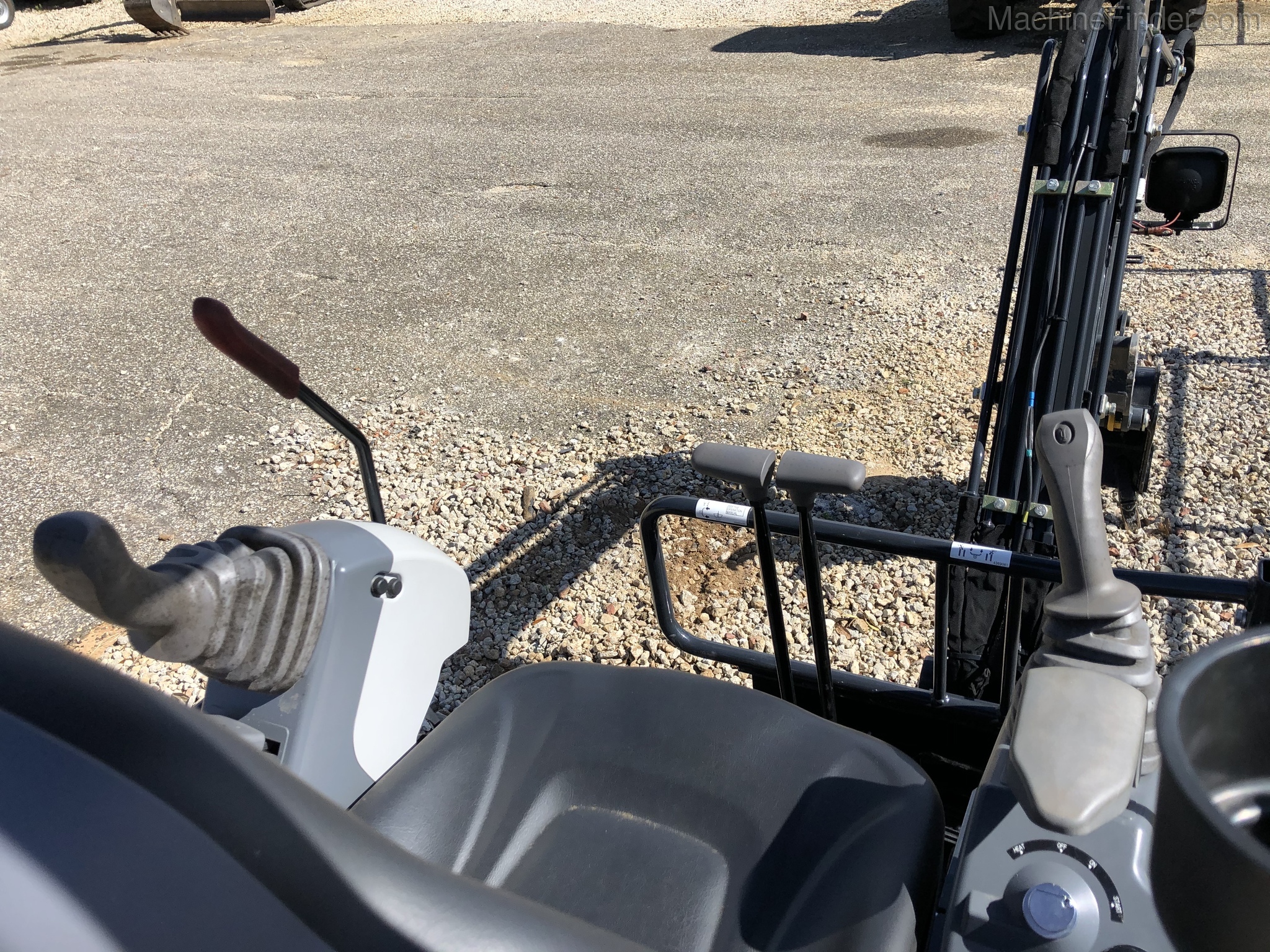 2020 John Deere 17G Image 6