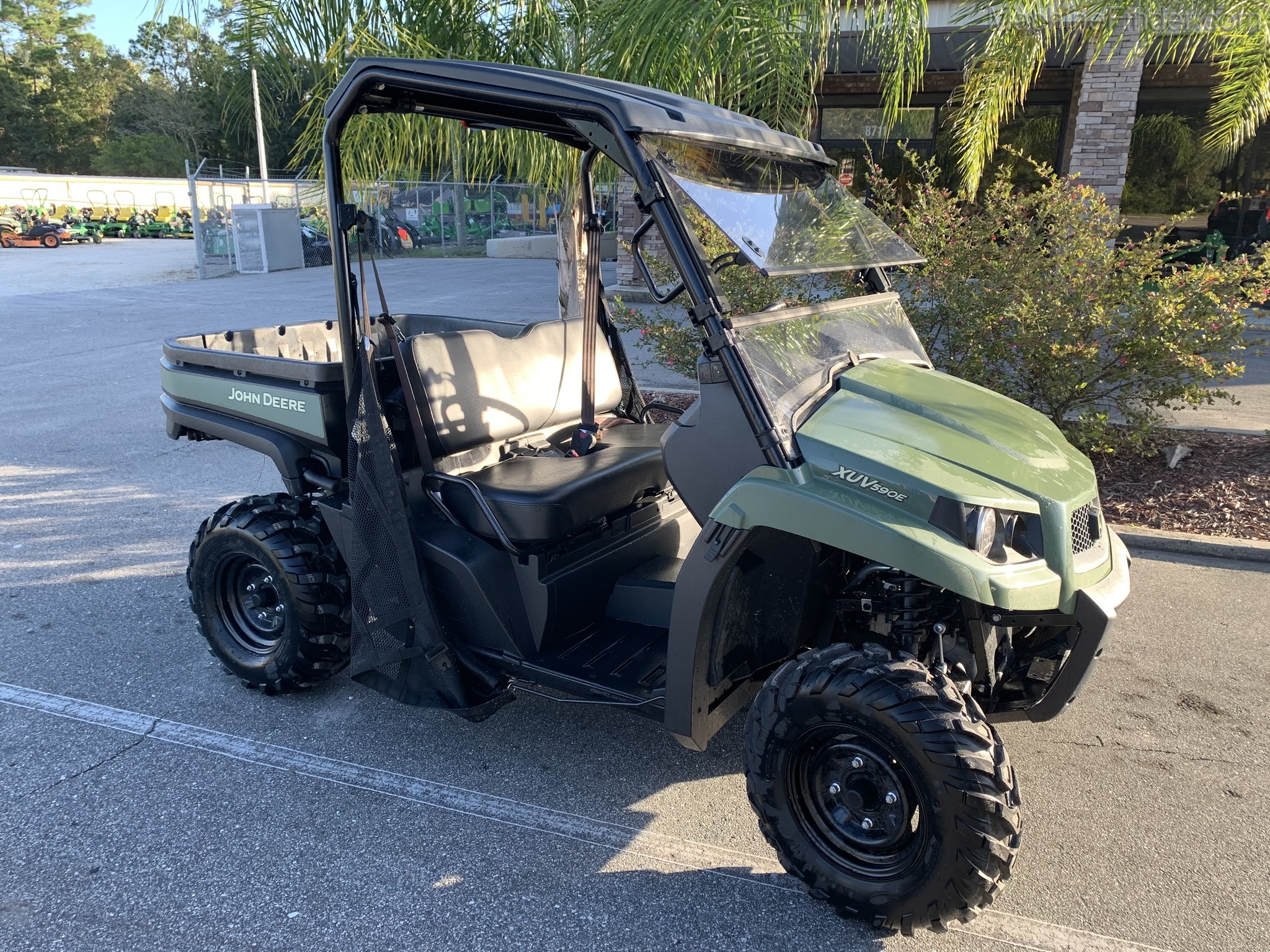 2021 John Deere 590E Image 3