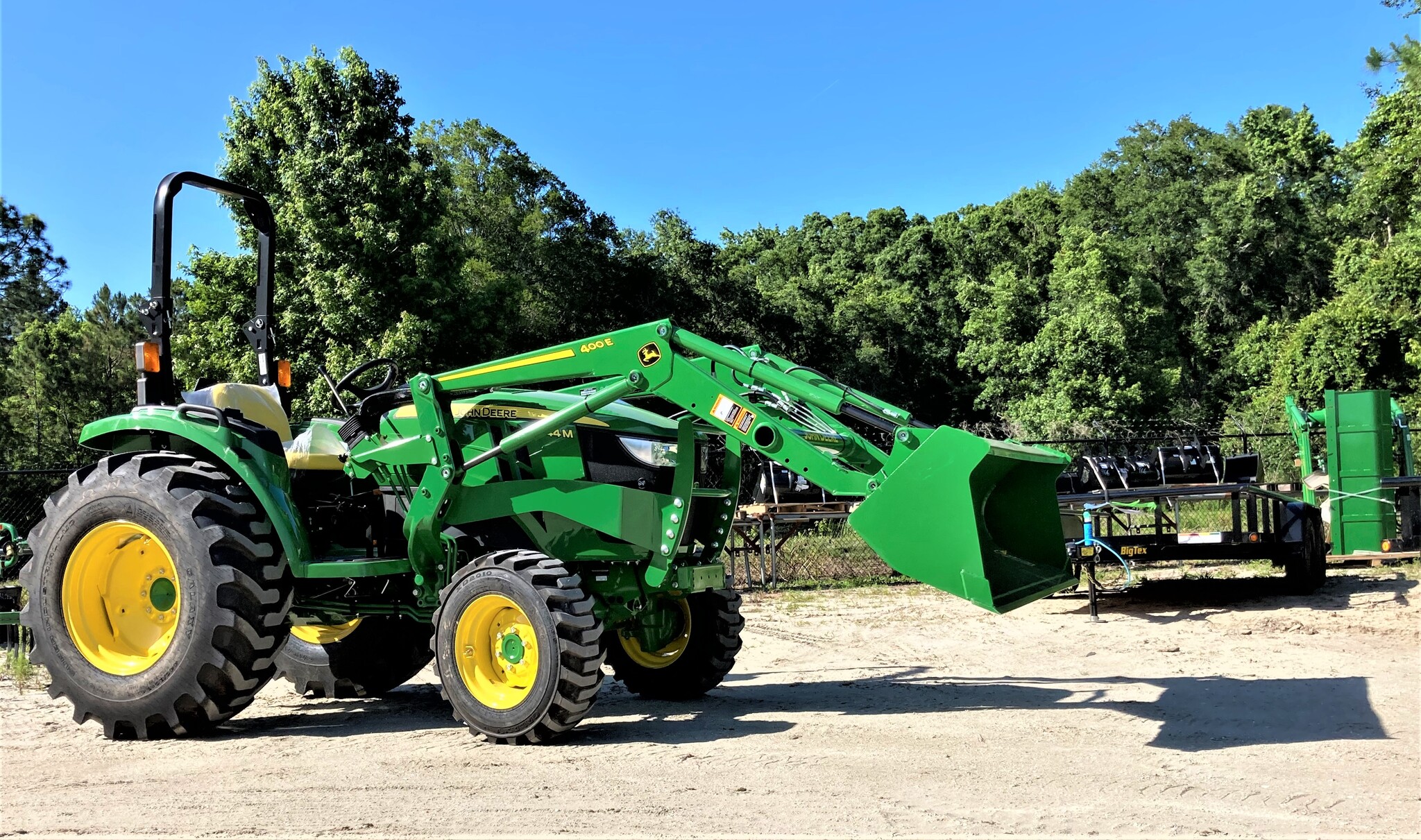 2023 John Deere 4044M Image 6