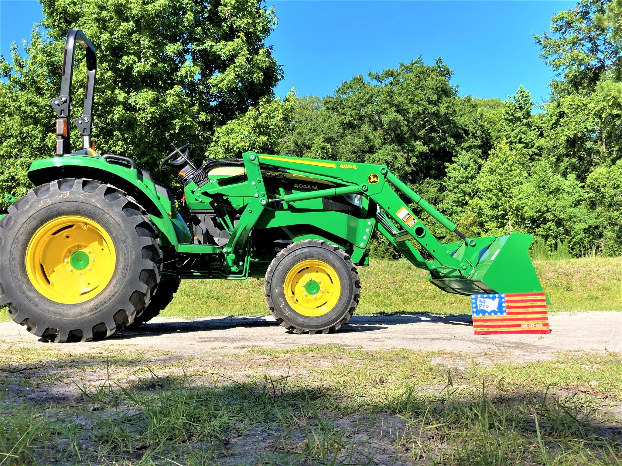 2023 John Deere 4044M Image 8
