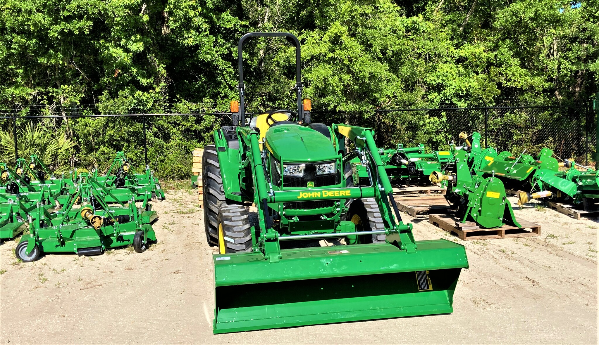 2023 John Deere 4044M Image 5