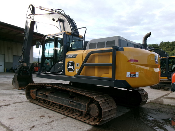 2022 John Deere 250GL