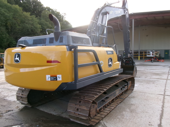 2022 John Deere 250GL