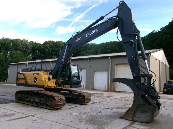 2022 John Deere 250GL