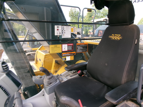 2022 John Deere 250GL