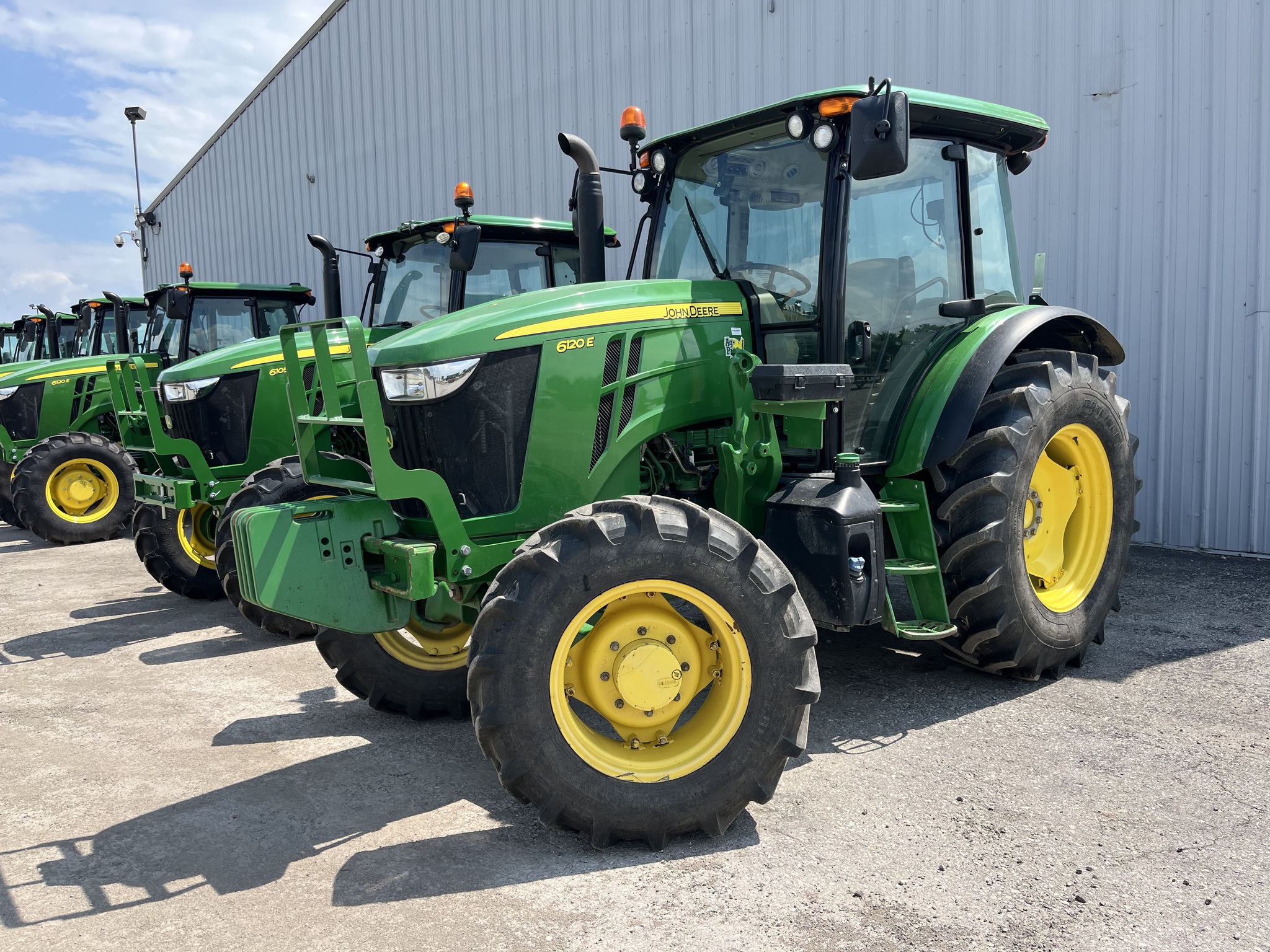 2021 John Deere 6120E Image 4